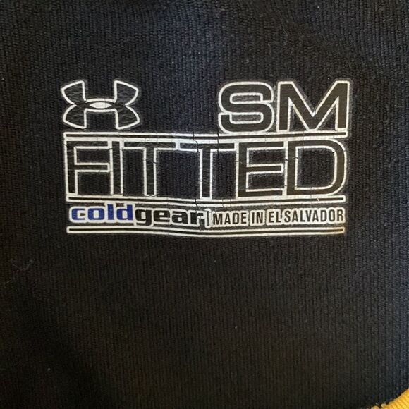Under Armour small fitted long sleeve athletic shirt - Picture 4 of 8
